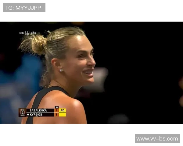 大罗携妻子现场观战网球性别大战与萨巴伦卡克耶高斯亲密合影留念