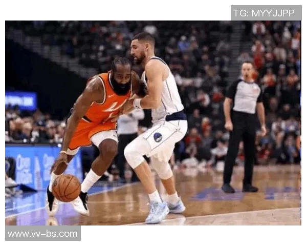 快船与独行侠半场激战哈登领衔快船领先克莱与马绍尔表现不俗