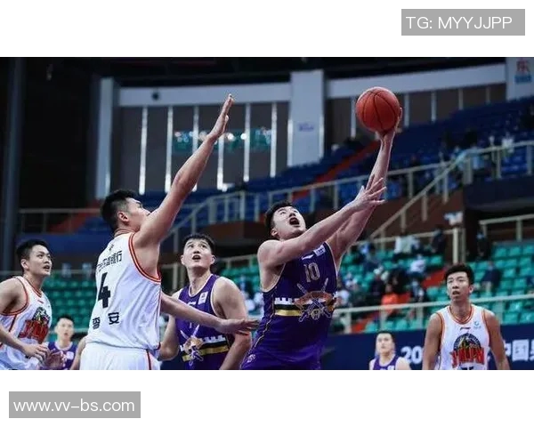 邹雨宸高效表现12投9中罚球10中8砍下27分11板成为内线核心力量 邹雨宸高效表现12投9中罚球10中8砍下27分11板成为内线核心力量